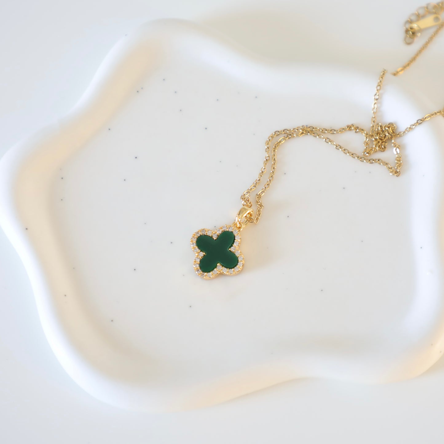 Encrusted Clover Pendant Two-Side Sadiya Necklace