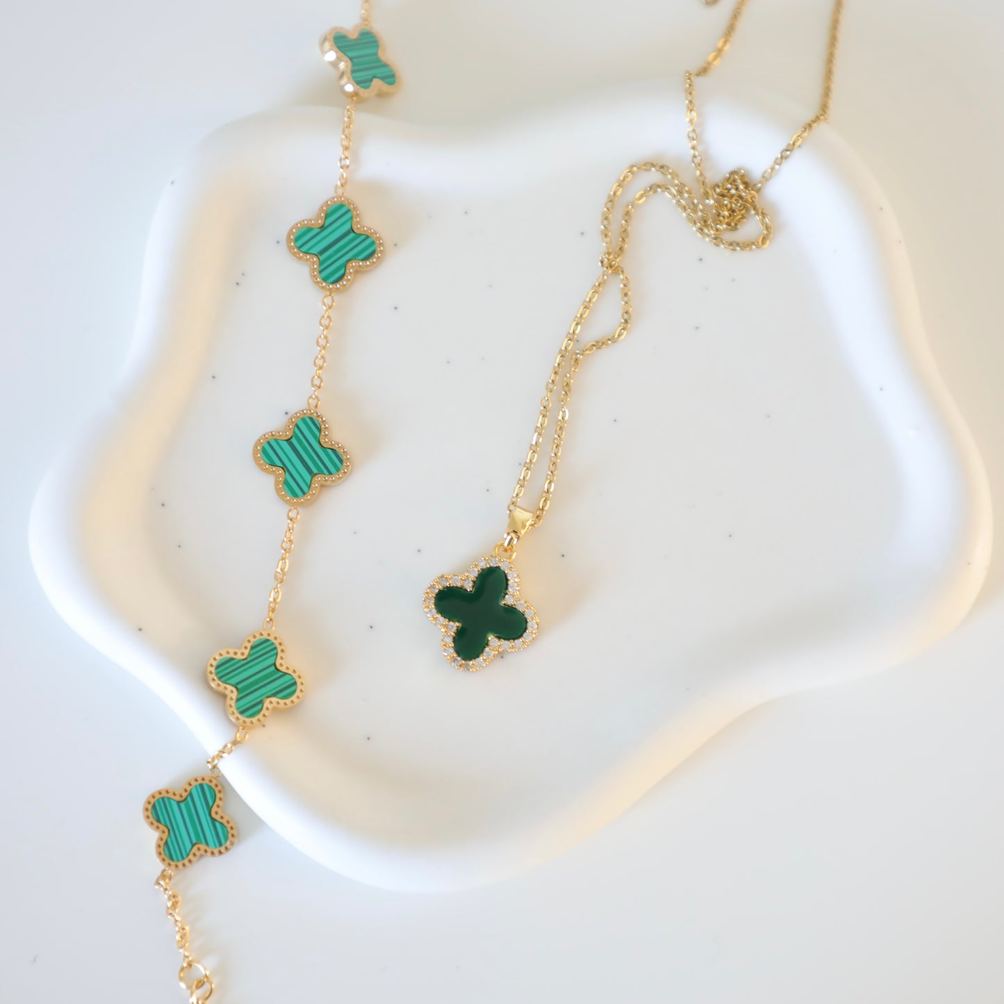 Encrusted Clover Pendant Two-Side Sadiya Necklace