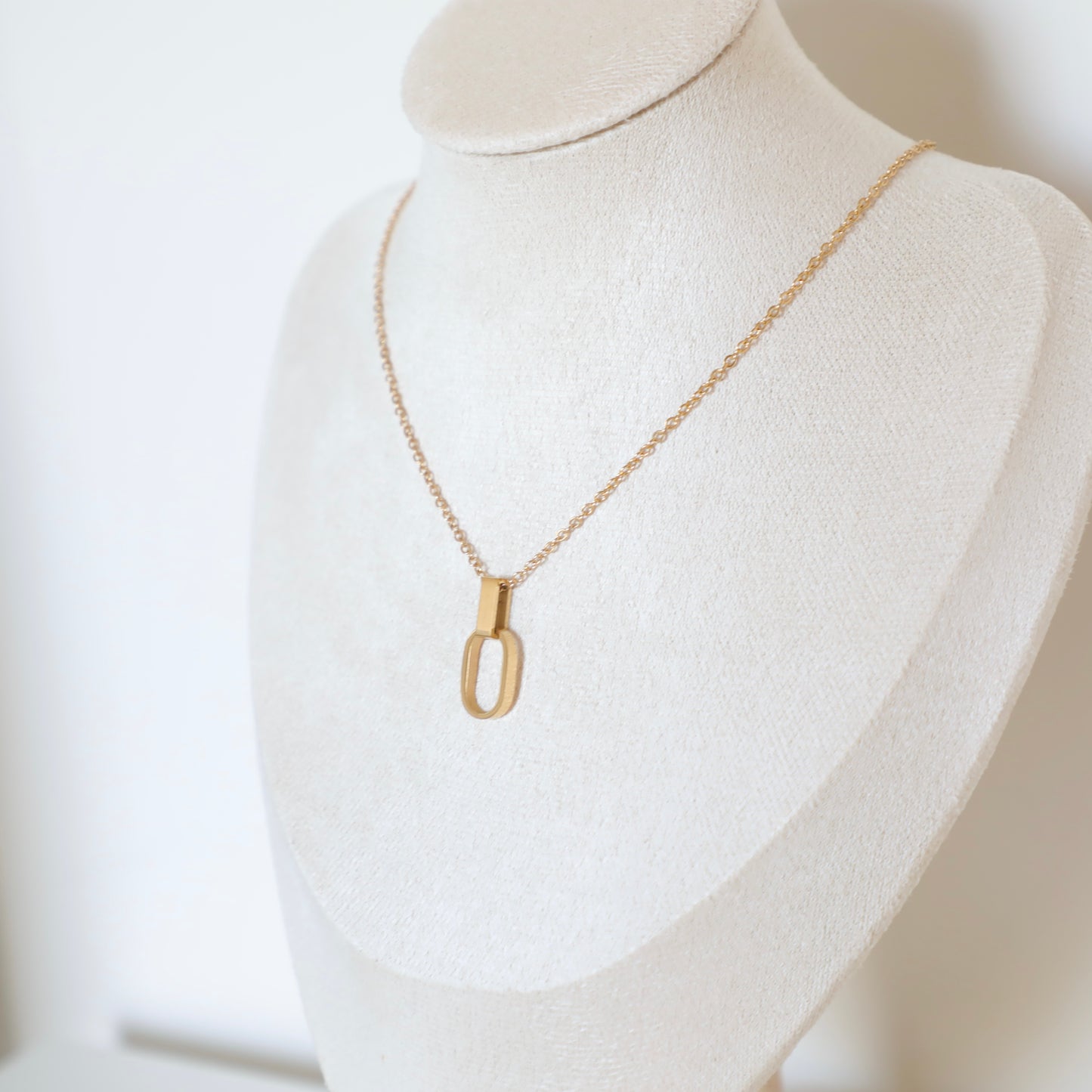 Minimal Oval Pendant Jane Necklace