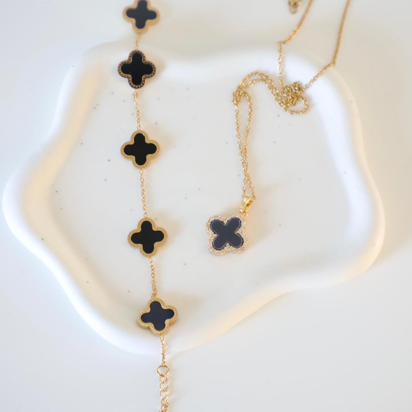 Encrusted Clover Pendant Two-Side Sadiya Necklace