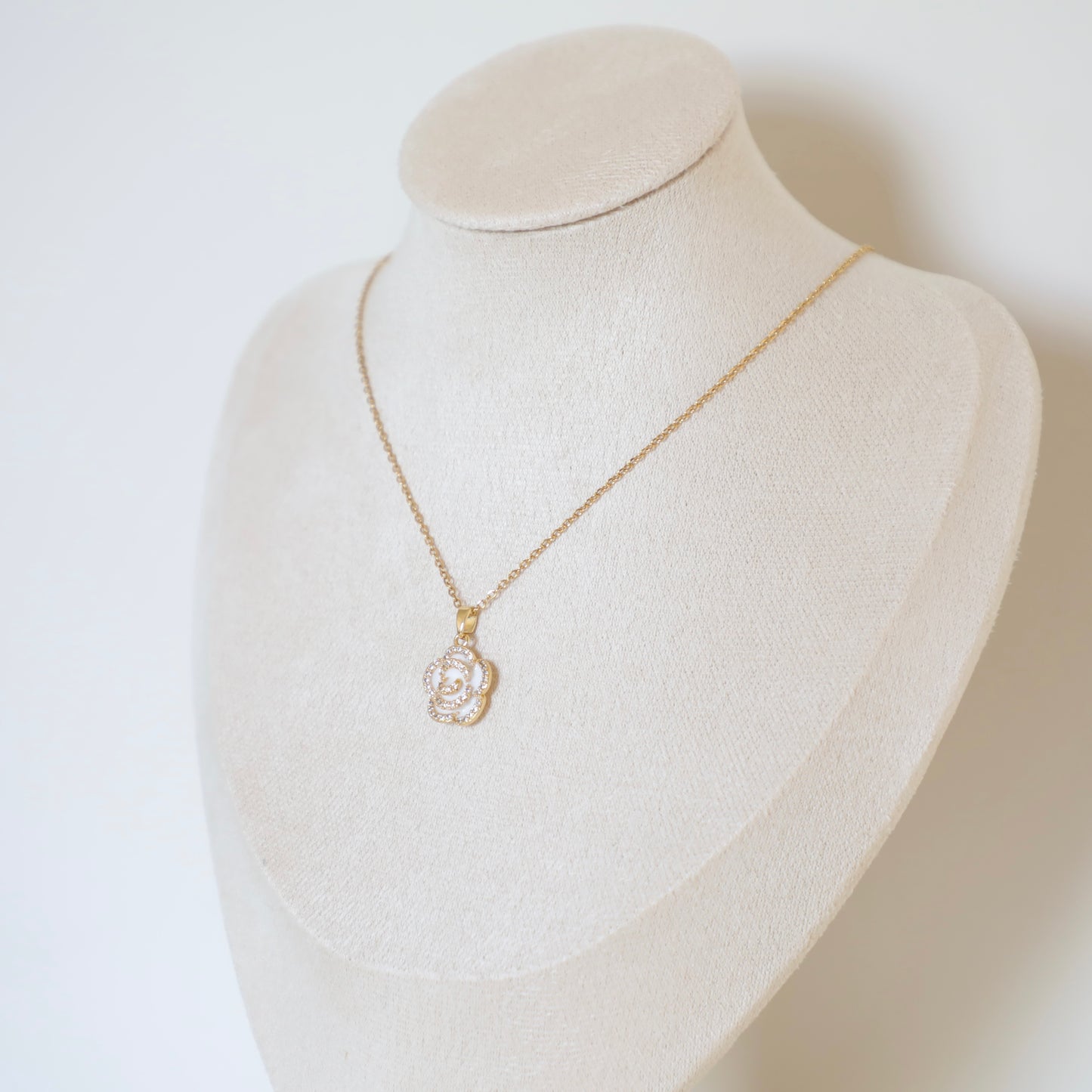 Rose Pendant Bloom Necklace