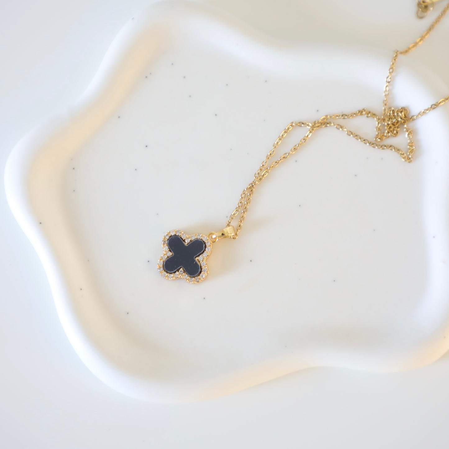 Encrusted Clover Pendant Two-Side Sadiya Necklace