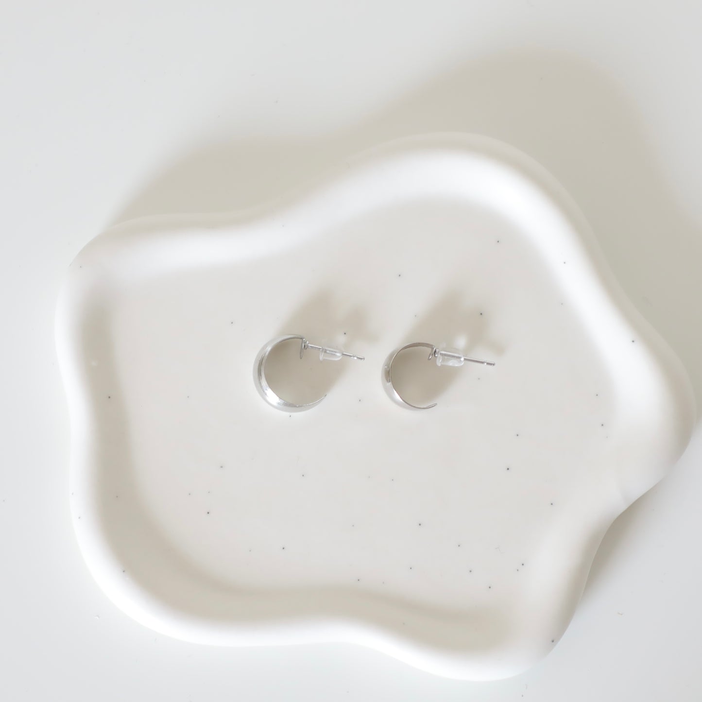 Minimal Small Scoop Cleo Earrings