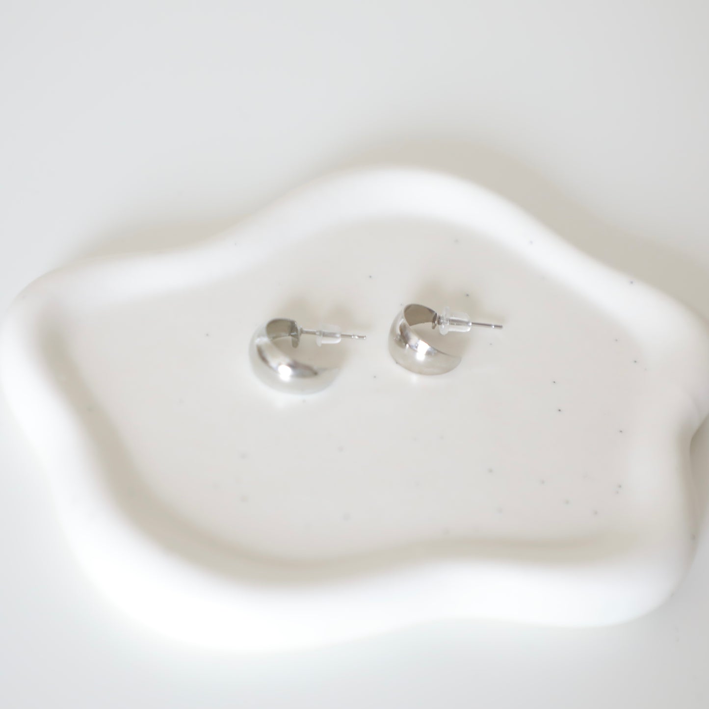 Minimal Small Scoop Cleo Earrings