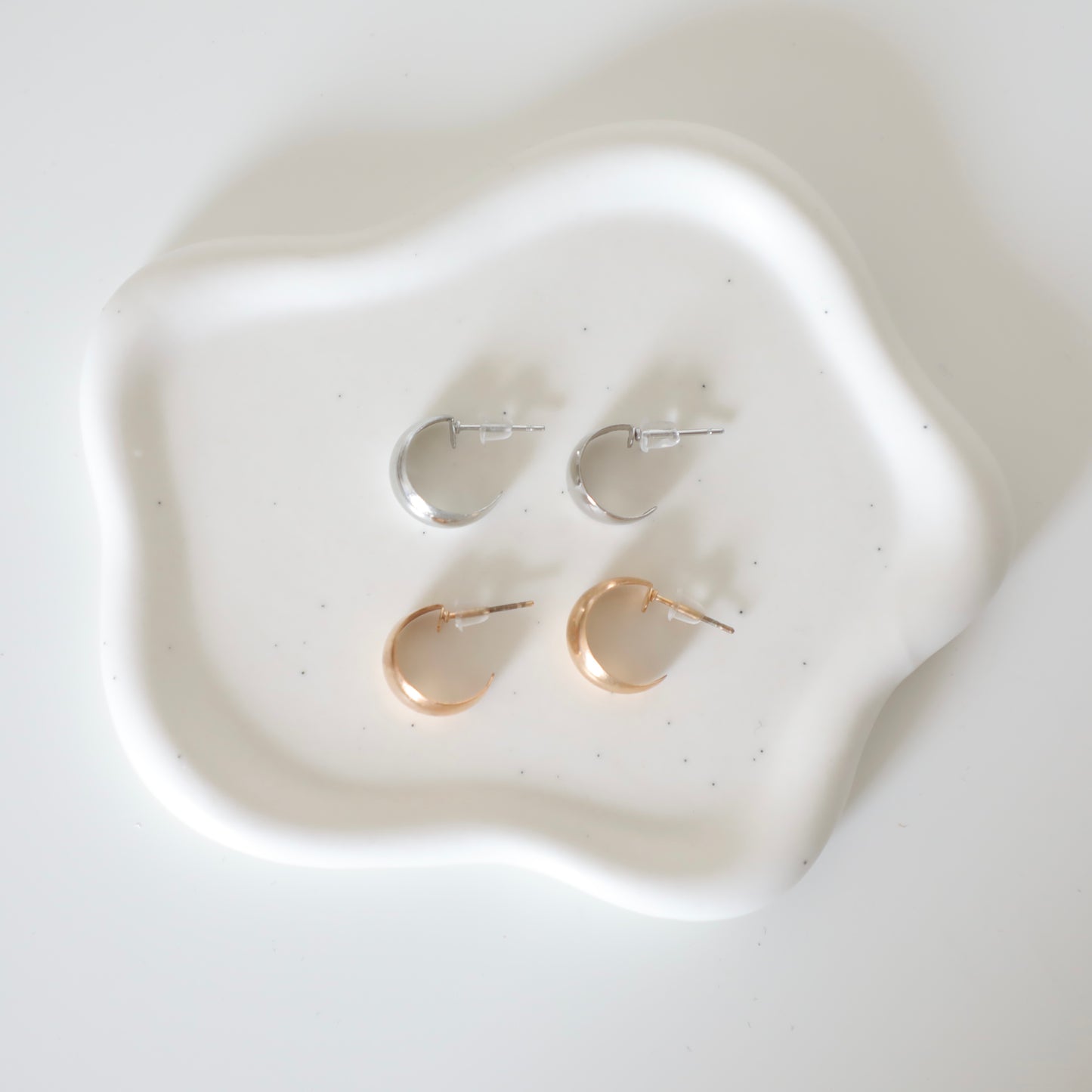 Minimal Small Scoop Cleo Earrings