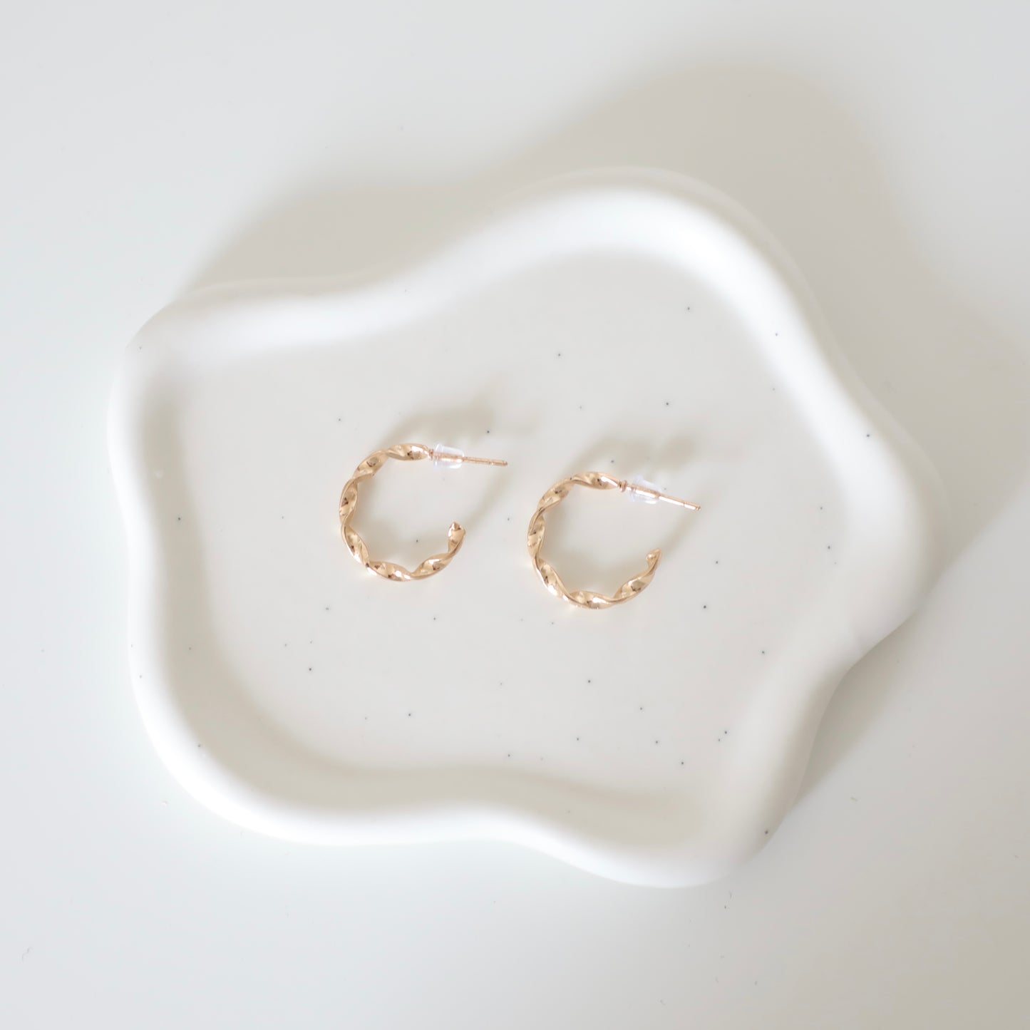 Small Half Hoop Thin Swirl Rhea Earrings