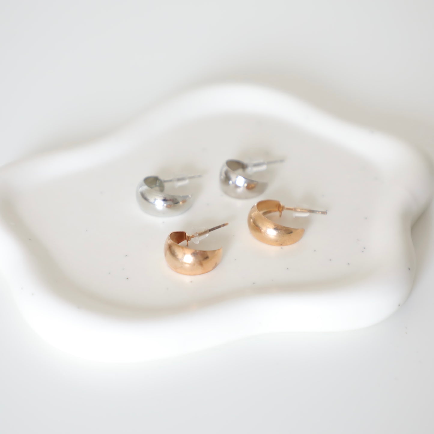 Minimal Small Scoop Cleo Earrings