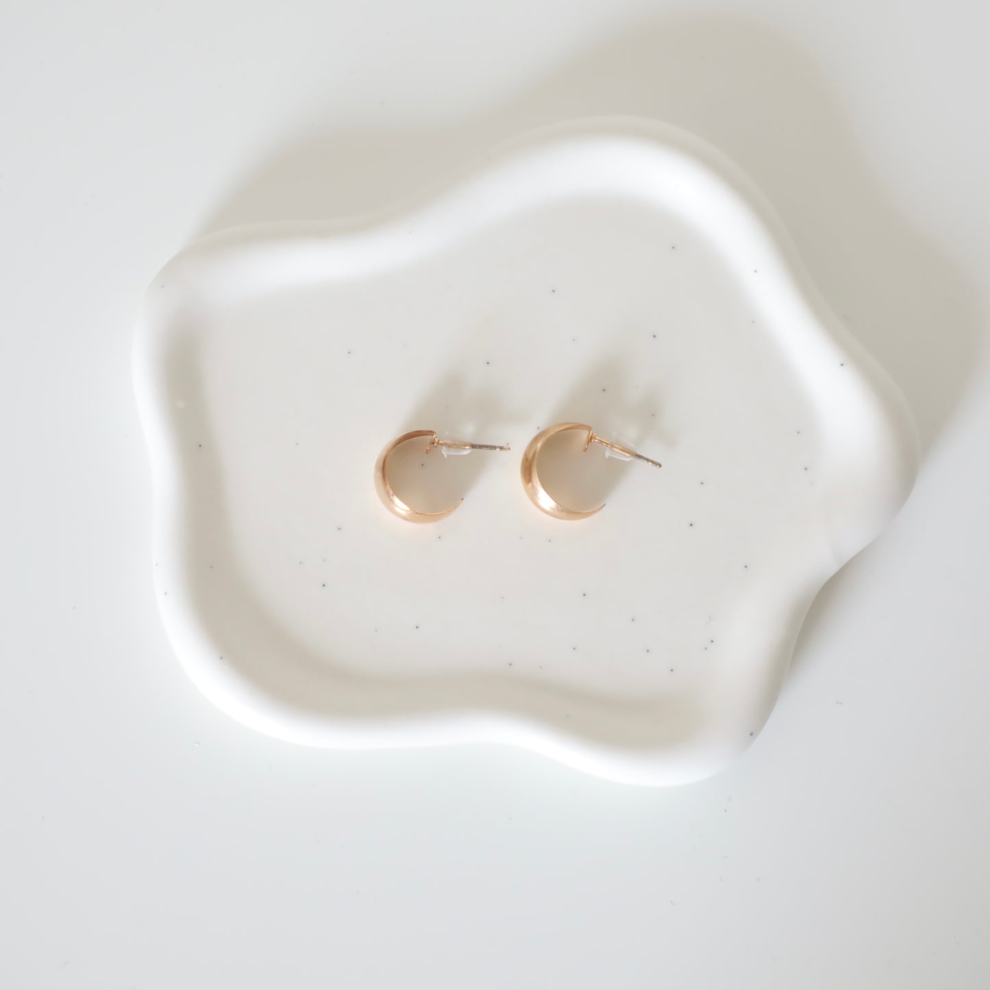 Minimal Small Scoop Cleo Earrings