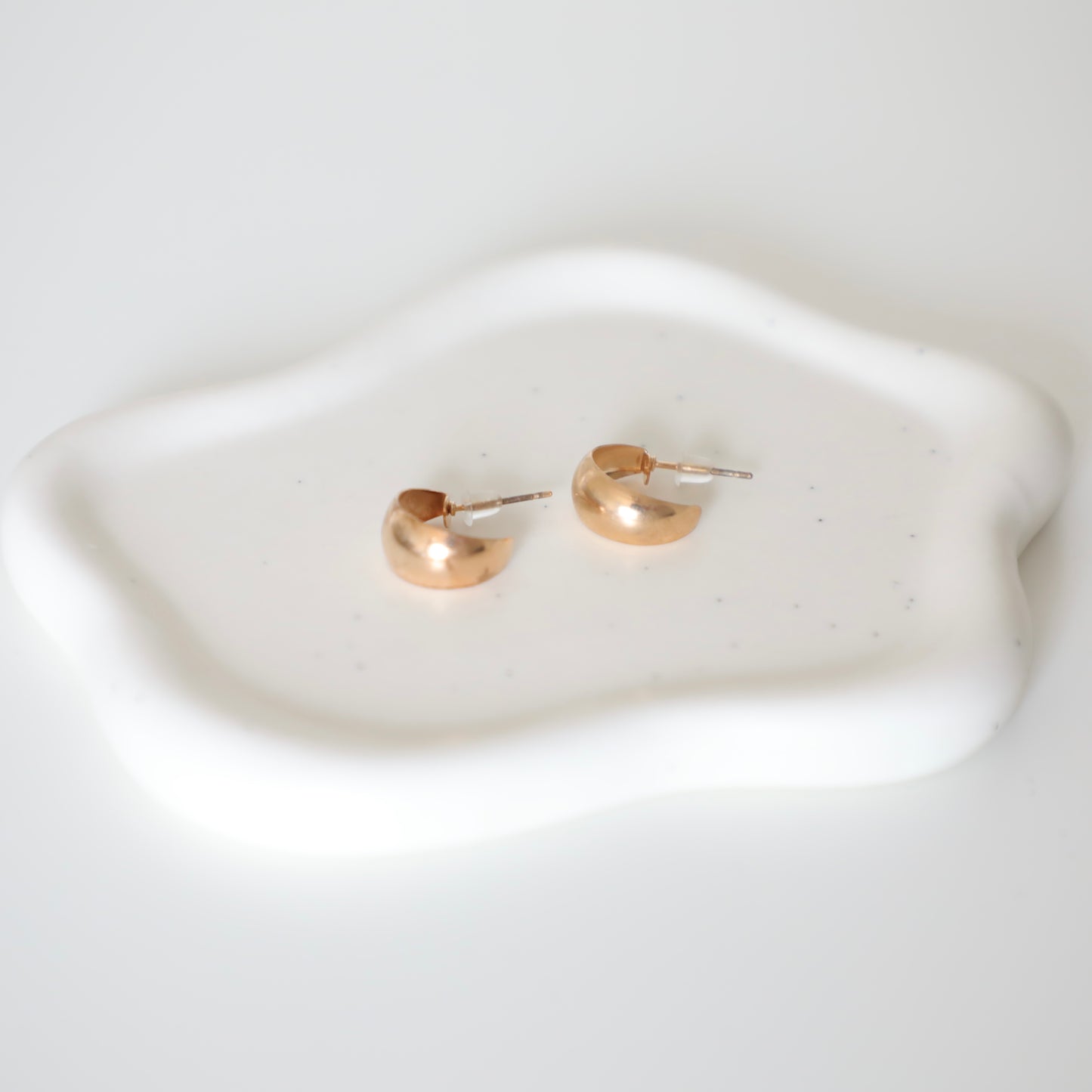 Minimal Small Scoop Cleo Earrings