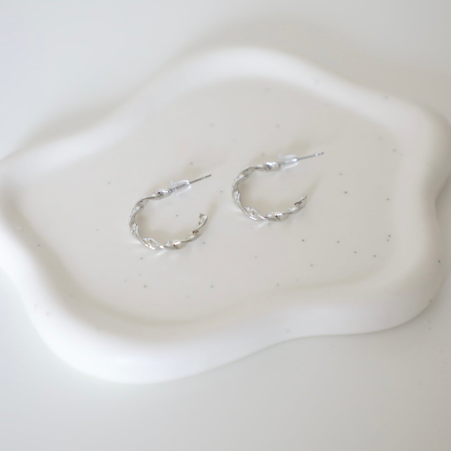 Small Half Hoop Thin Swirl Rhea Earrings