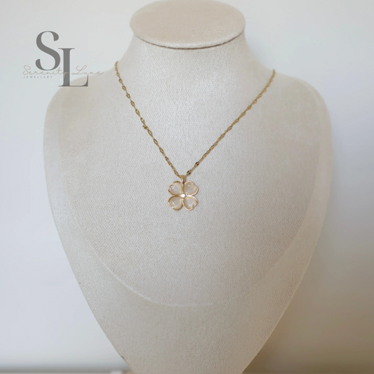 Elegant Mother of Pearl Clover Pendant Samira Necklace